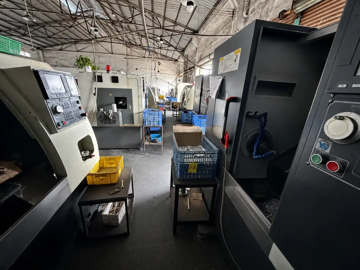 志诺五金真实 CNC 加工车间